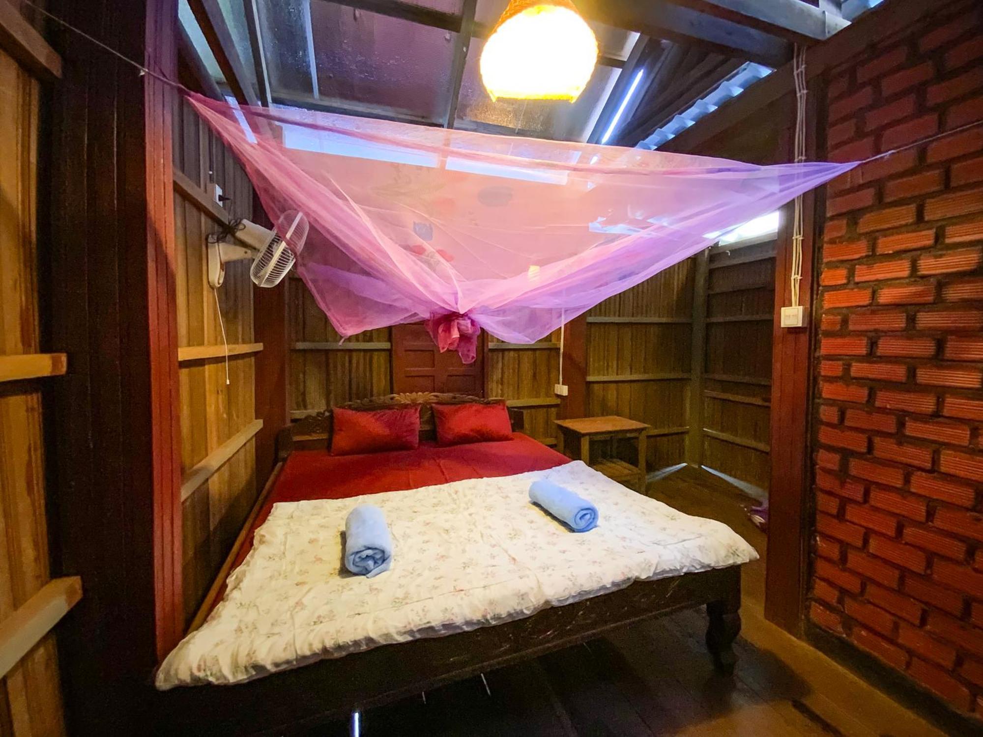 Backpacker Hostel And Jungle Trekking Banlung Room photo