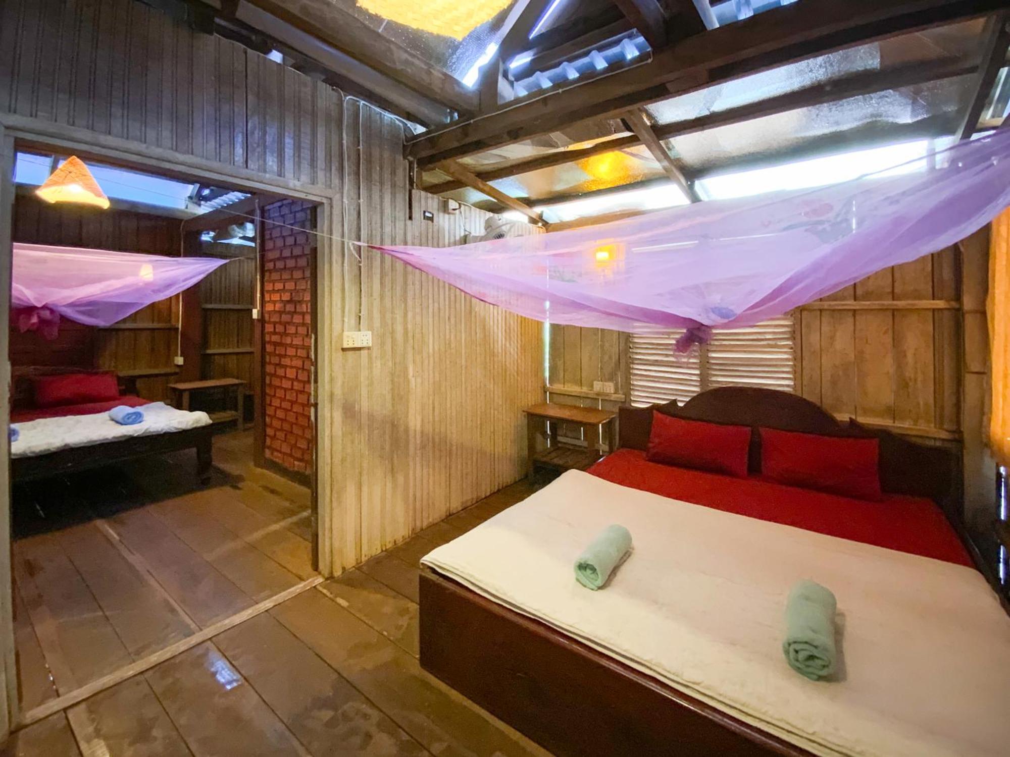 Backpacker Hostel And Jungle Trekking Banlung Exterior photo