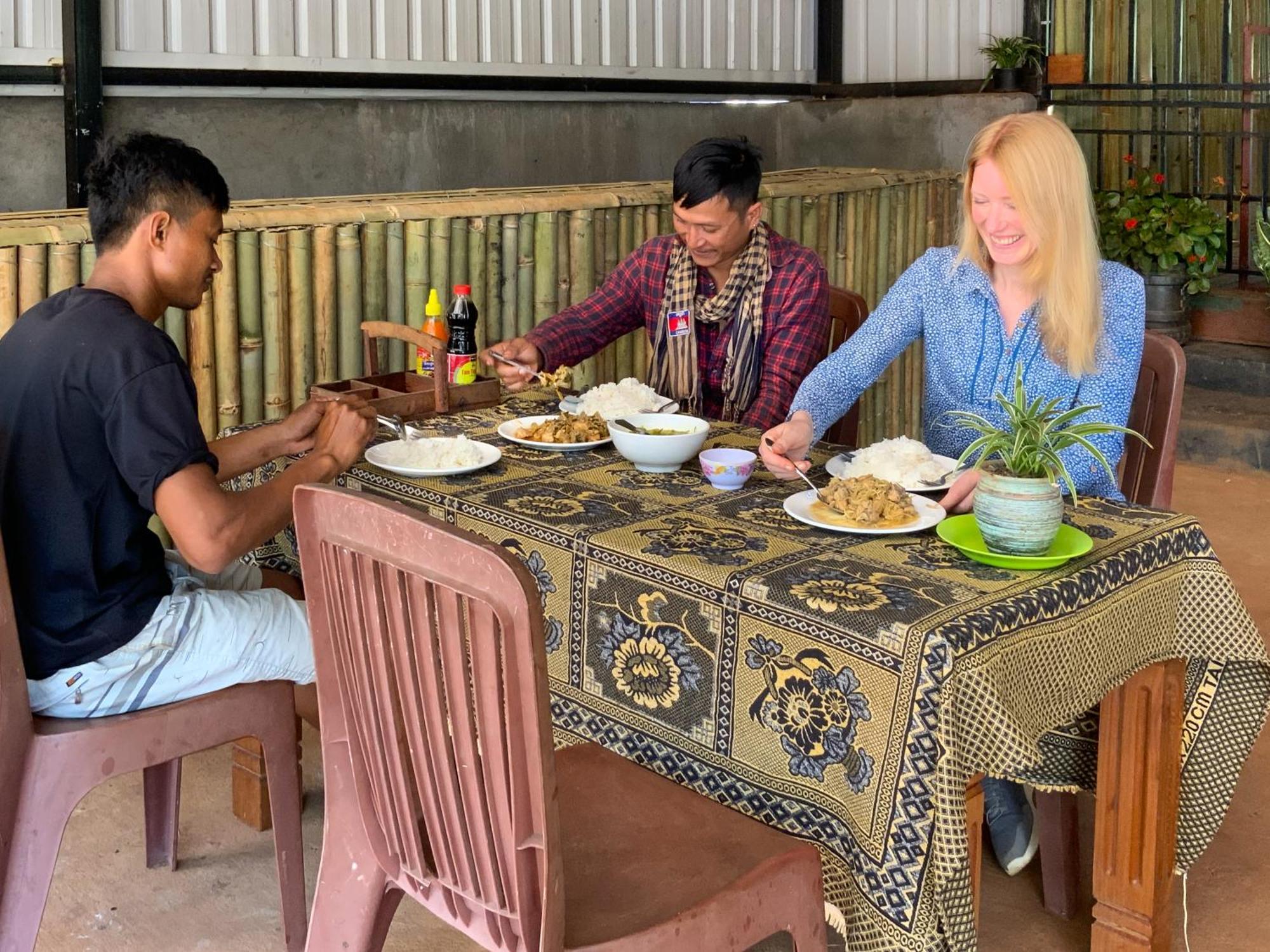 Backpacker Hostel And Jungle Trekking Banlung Exterior photo