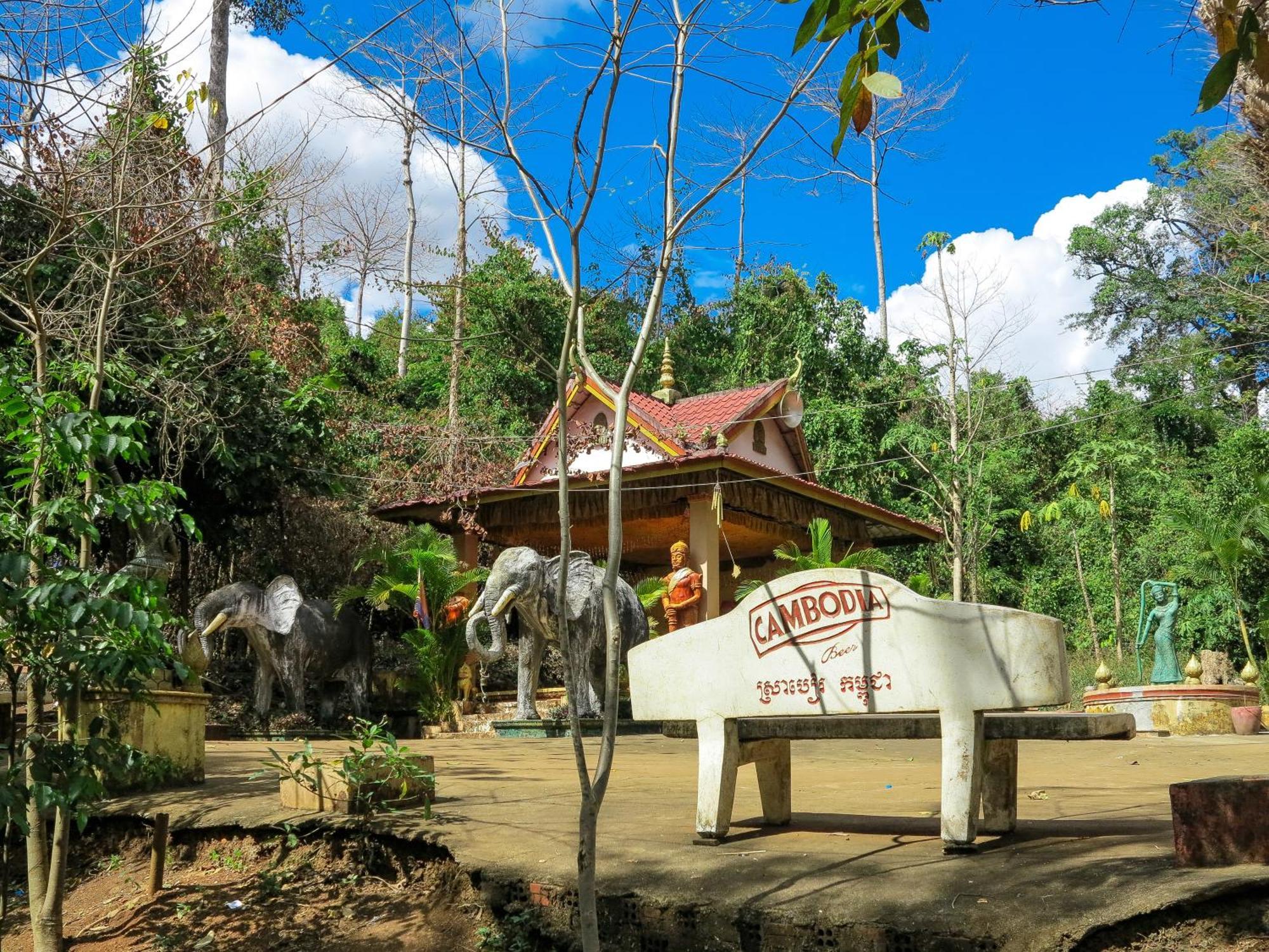 Backpacker Hostel And Jungle Trekking Banlung Exterior photo